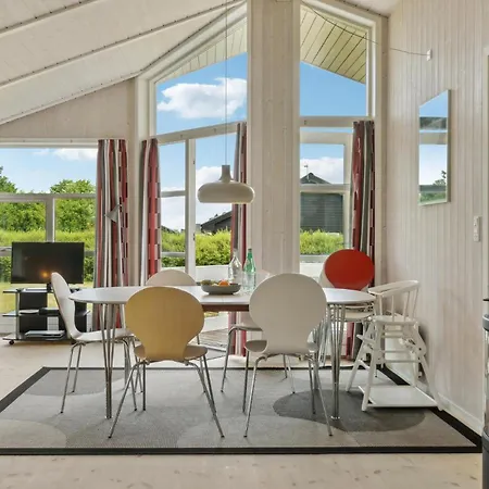 Three-bedroom In Rudkobing Feriehus Spodsbjerg